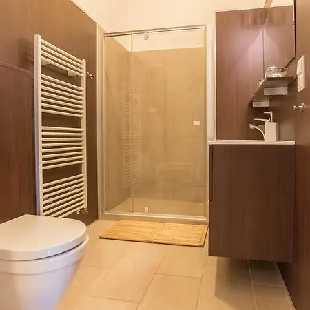 Sirius A In Center Of Cb. *