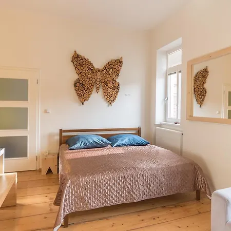 Sirius A In Center Of Cb. *