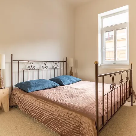 Sirius A In Center Of Cb.