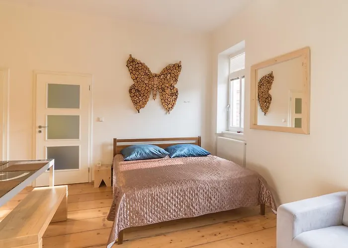 Sirius A In Center Of Cb. *