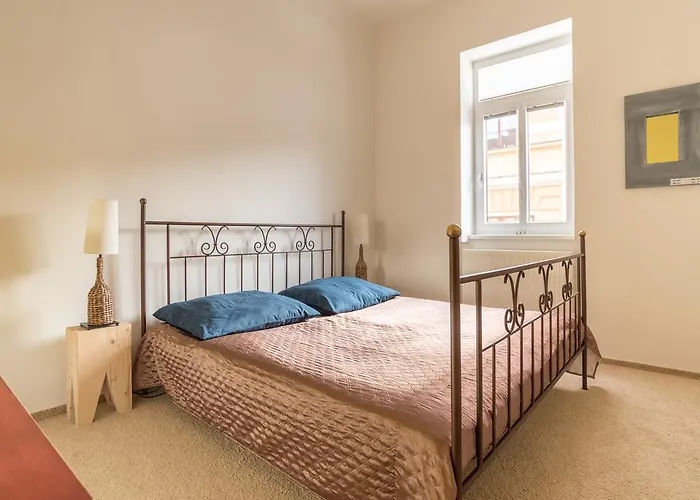 Sirius A In Center Of Cb.